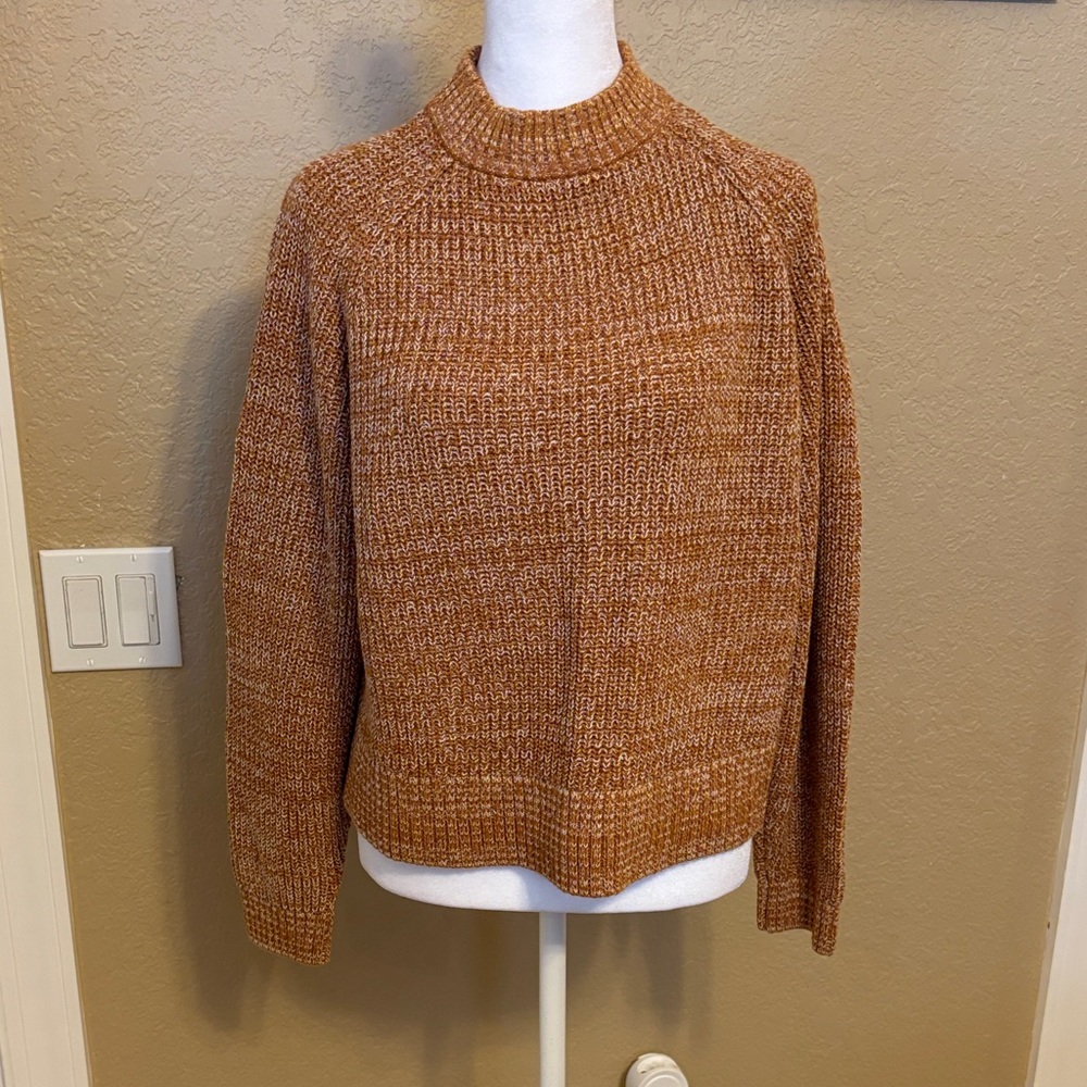 Old Navy Women's Dark Gold  Crew Neck Sweater, Size Medium NWT